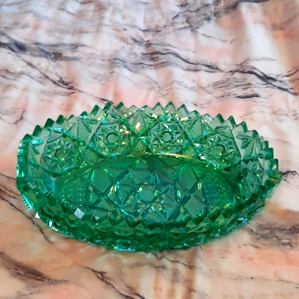 Vtg Hobstar Sawtooth design dish